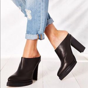 Tod's Women's Black Leather Pointed Toe Clog Mule